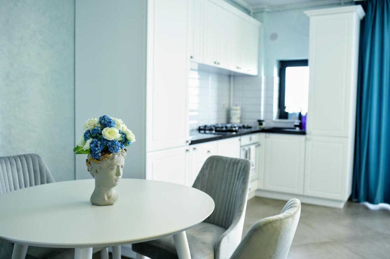 Myosotis Mamaia Studio By The Lake Apartment ภายนอก รูปภาพ