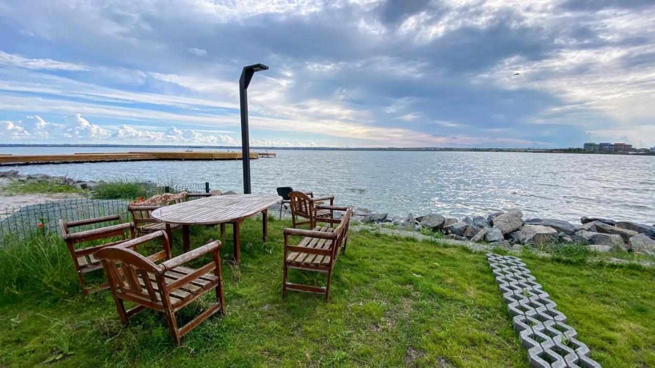 Myosotis Mamaia Studio By The Lake Apartment ภายนอก รูปภาพ