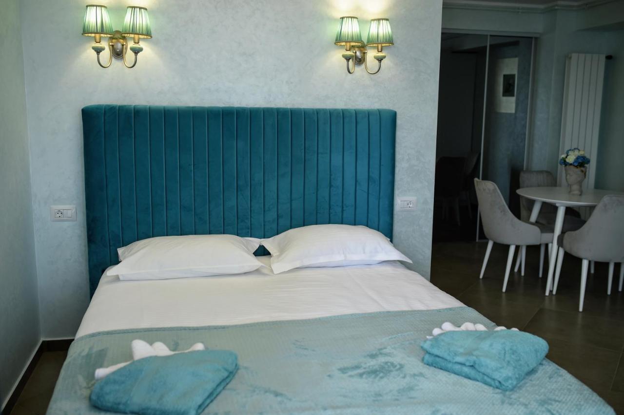 Myosotis Mamaia Studio By The Lake Apartment ภายนอก รูปภาพ